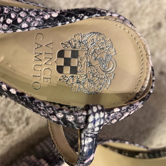 NWOT-Vince Camuto Snakeskin Print Strappy Heels, 9 1/2 - Picture 10 of 10